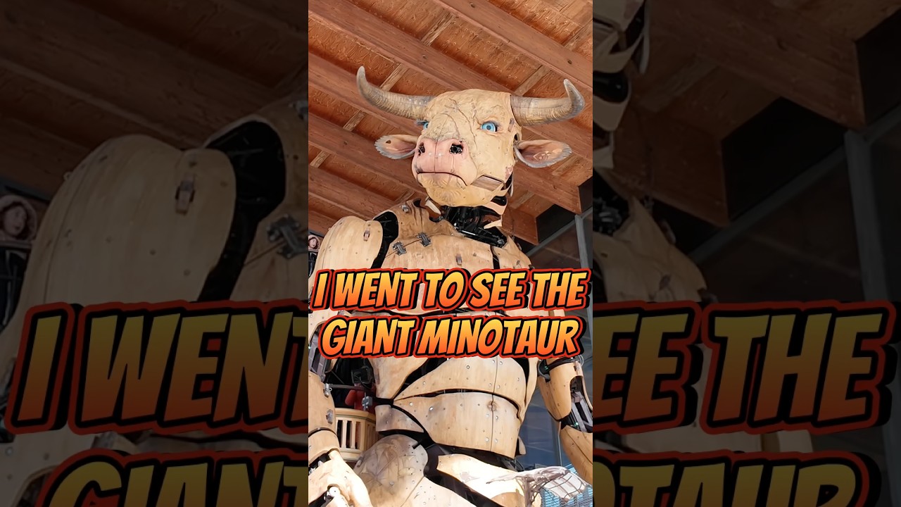 Гигантский Минотавр, разгуливающий по улицам 😱