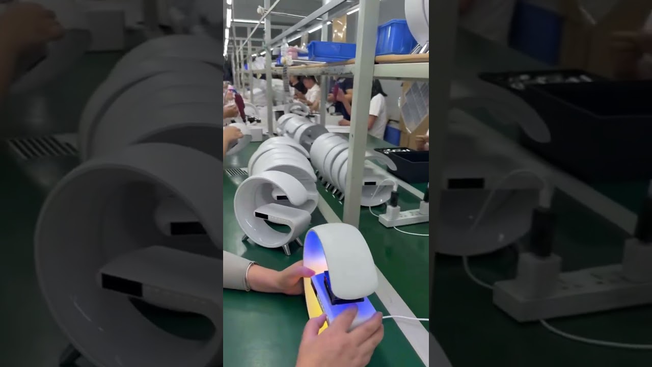 🎄 The Ultimate Holiday Gift: Night Light 4-in-1 Wireless Charger & RGB Speaker Lamp!