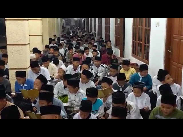 pelajaran pertama buwat santri baru di ponpes attauhidiyah class=