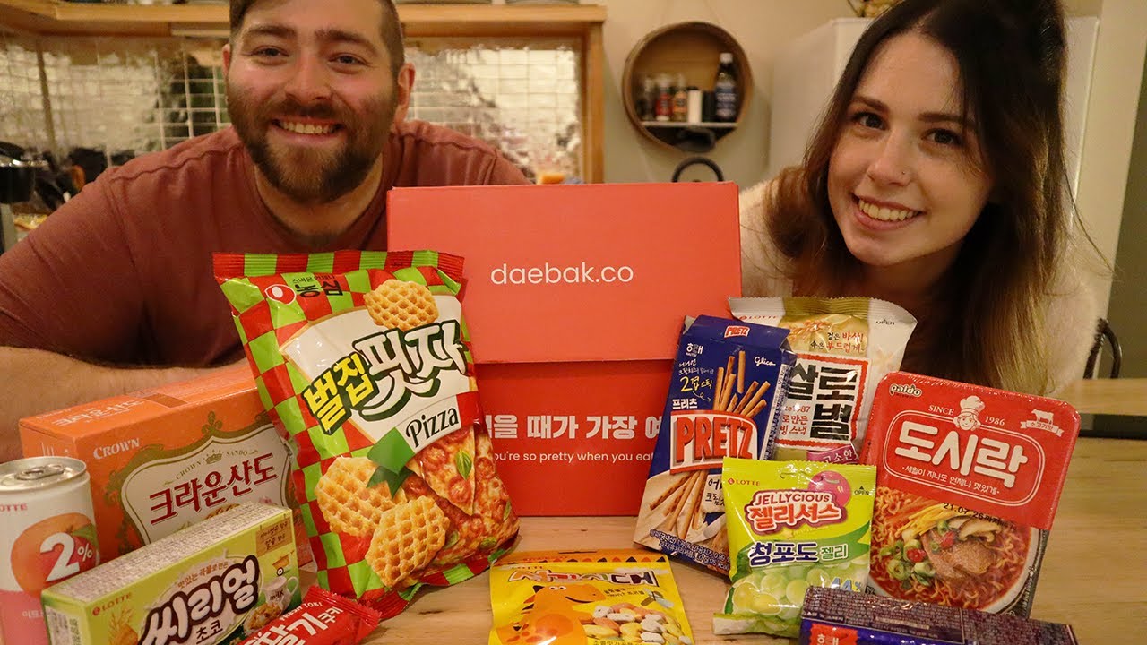 Daebak SnackFever Unboxing | Trying Korean Snacks!