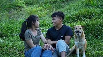 Harvesting wild banana flowers – and the moment Pao and Thu understood each other better