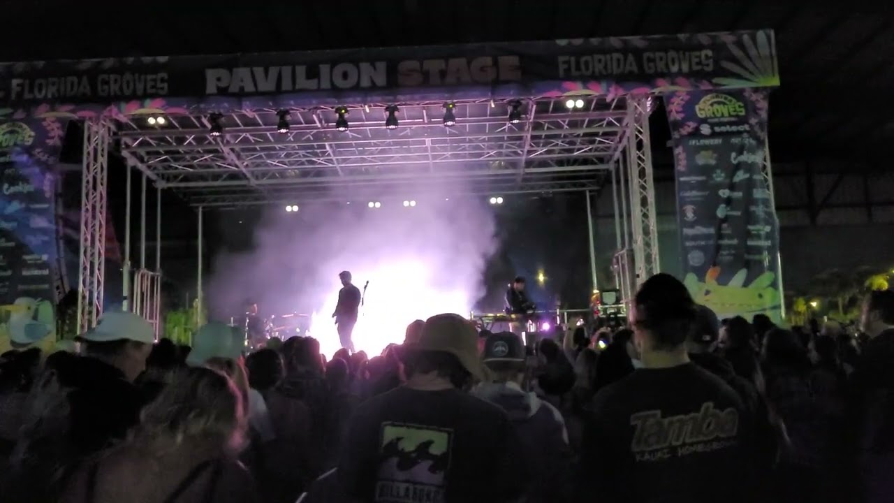 Two Feet "Ella" (live) at Florida Groves (April 2024)