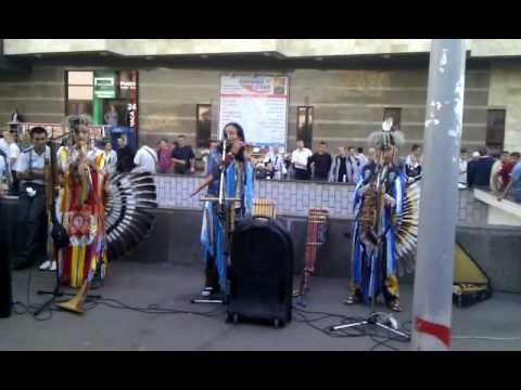 Музыка Перуанских индейцев, уличное выступление.3gp