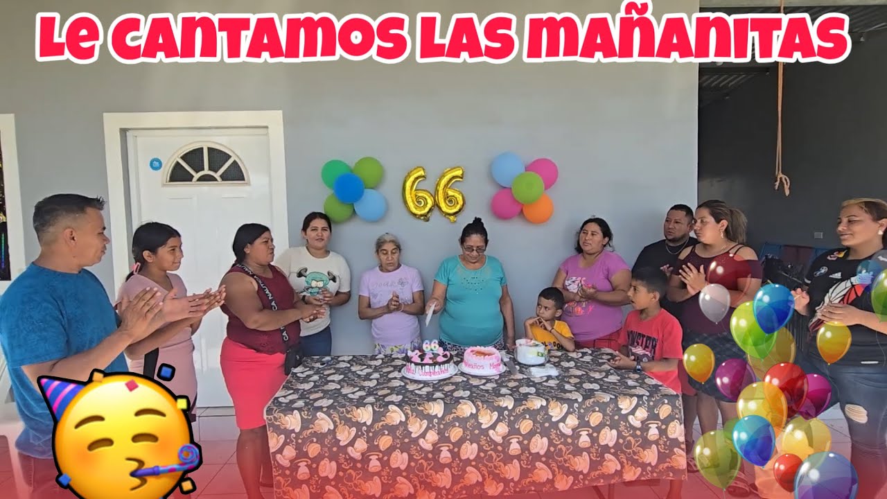 Se llego la hora de partir el pastel y todos le cantamos las mañanitas a tia Ana 🥳😍😍