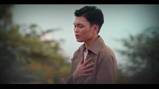 Lirik lagu Tak Ingin Usai cover Adlani Rambe