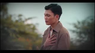 Lirik lagu Tak Ingin Usai cover Adlani Rambe