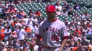 LAA@DET: Ramirez fans Upton, gets out of jam