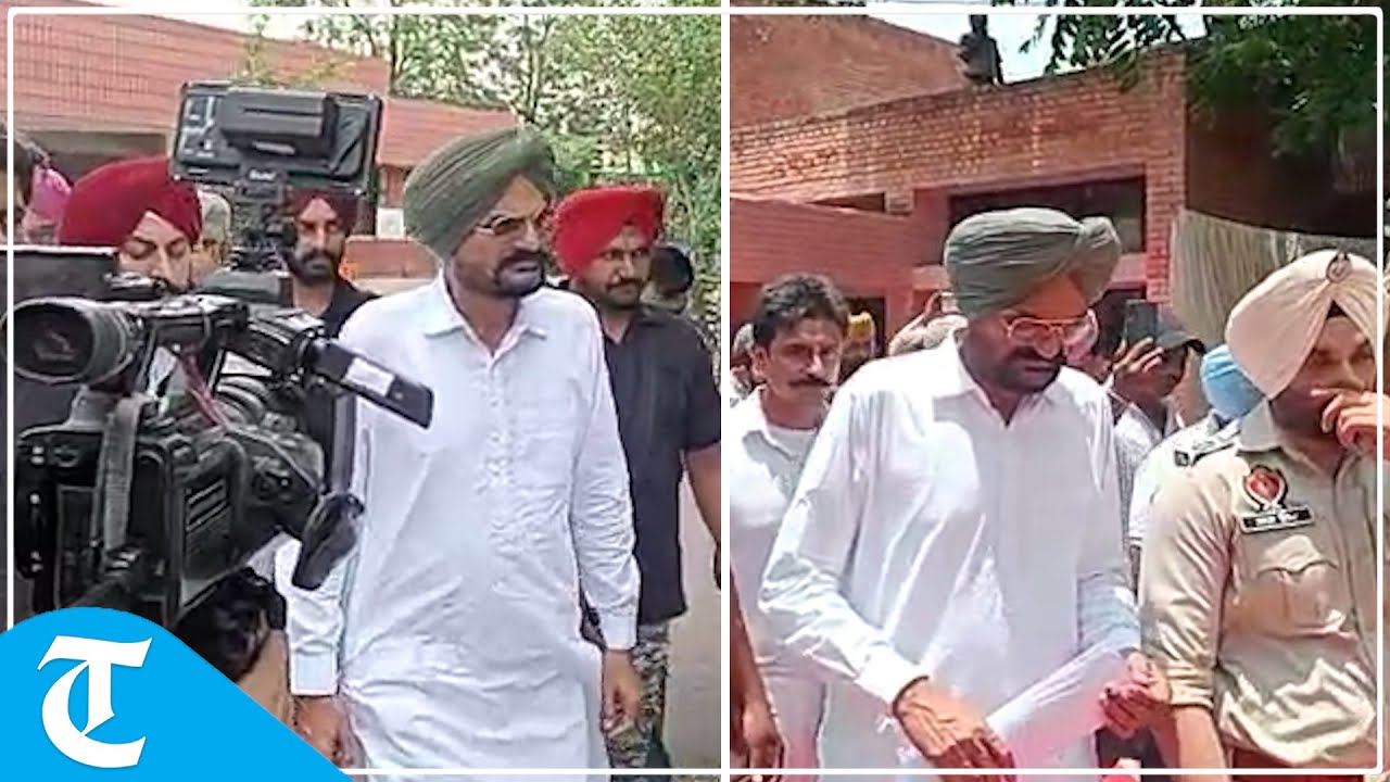 Sidhu Moosewala’s father reaches Punjab cabinet meeting site in Mansa, is whisked away by police