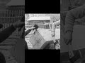 Die verlorene Kunst der Mühlenwellenfertigung im Rheinland/Die Dorfmühle 2  Drehen einer Mühlenwelle