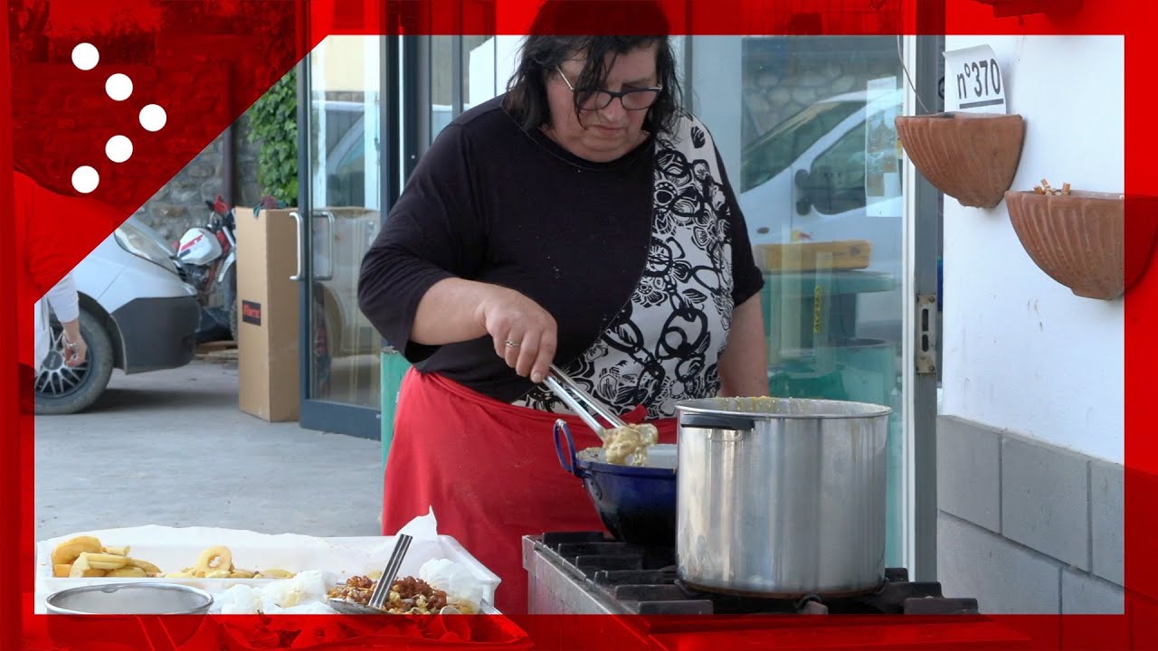 Monterenzio (Bo), gruppo di signore prepara pasti per i residenti alluvionati e volontari