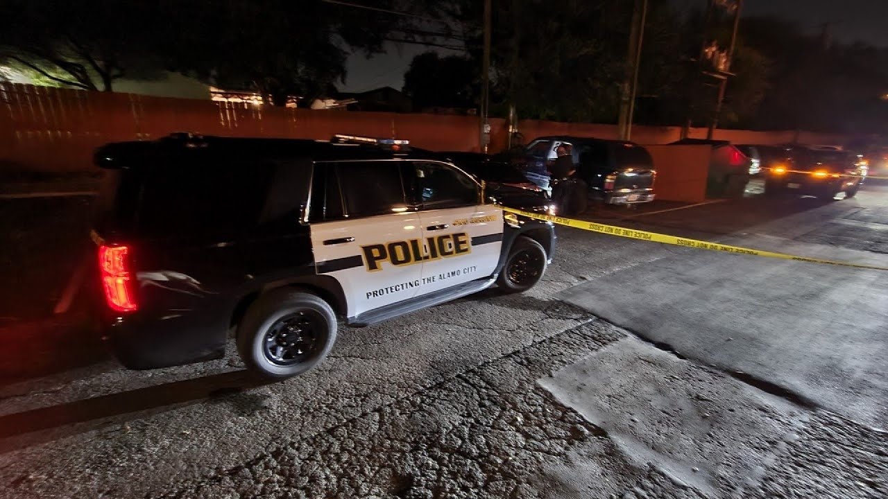 Man wounded in shooting at NW Side apartment complex, police say - YouTube