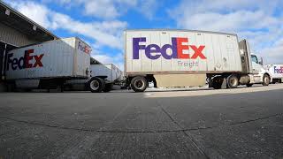 Watch how I #Hook a set of #doubles in one minute #trucking #semi #truck #shorts #fedex #driver #fyp
