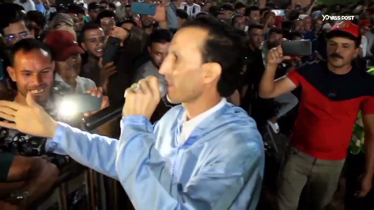 الفنان عبد العزيز إمسيوي يتحف جمهور مهرجان تيغدوين ويترجل في الغناء ومدح رئيس جماعة تيغدوين 