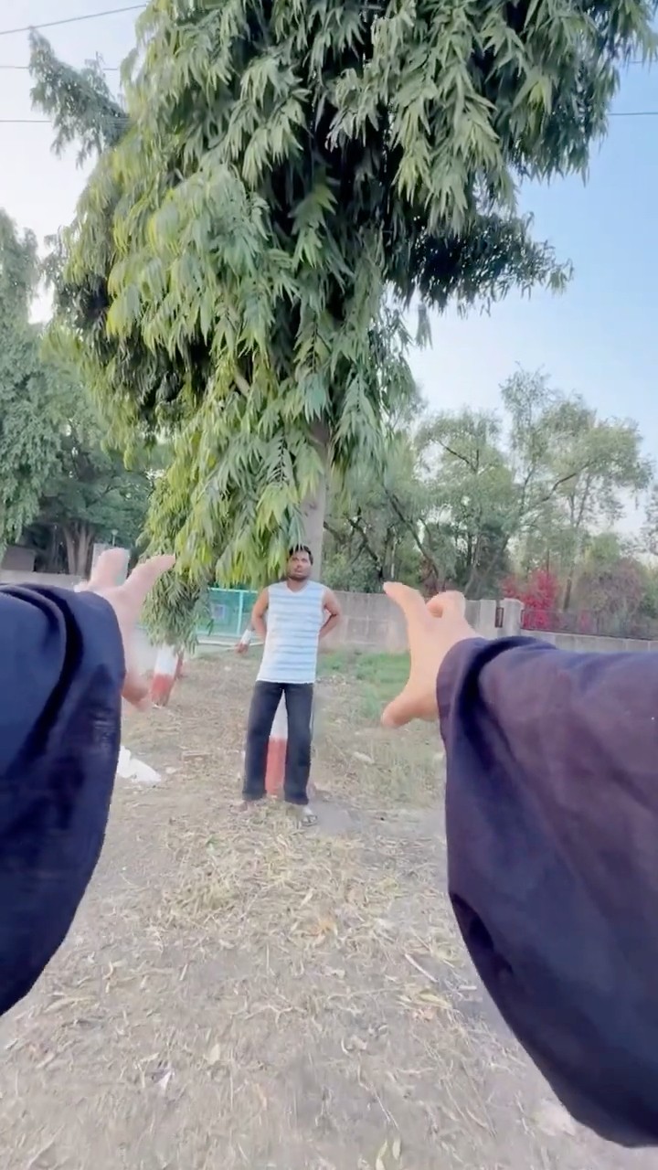 Bhoot ke hath mere piche pad gaye  #comedy #funny #youtubeshorts #shorts #shortsfeed