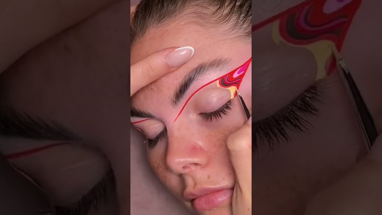 Swirls and whirls🌀 The Plouise Paints selfsetting formula keep our