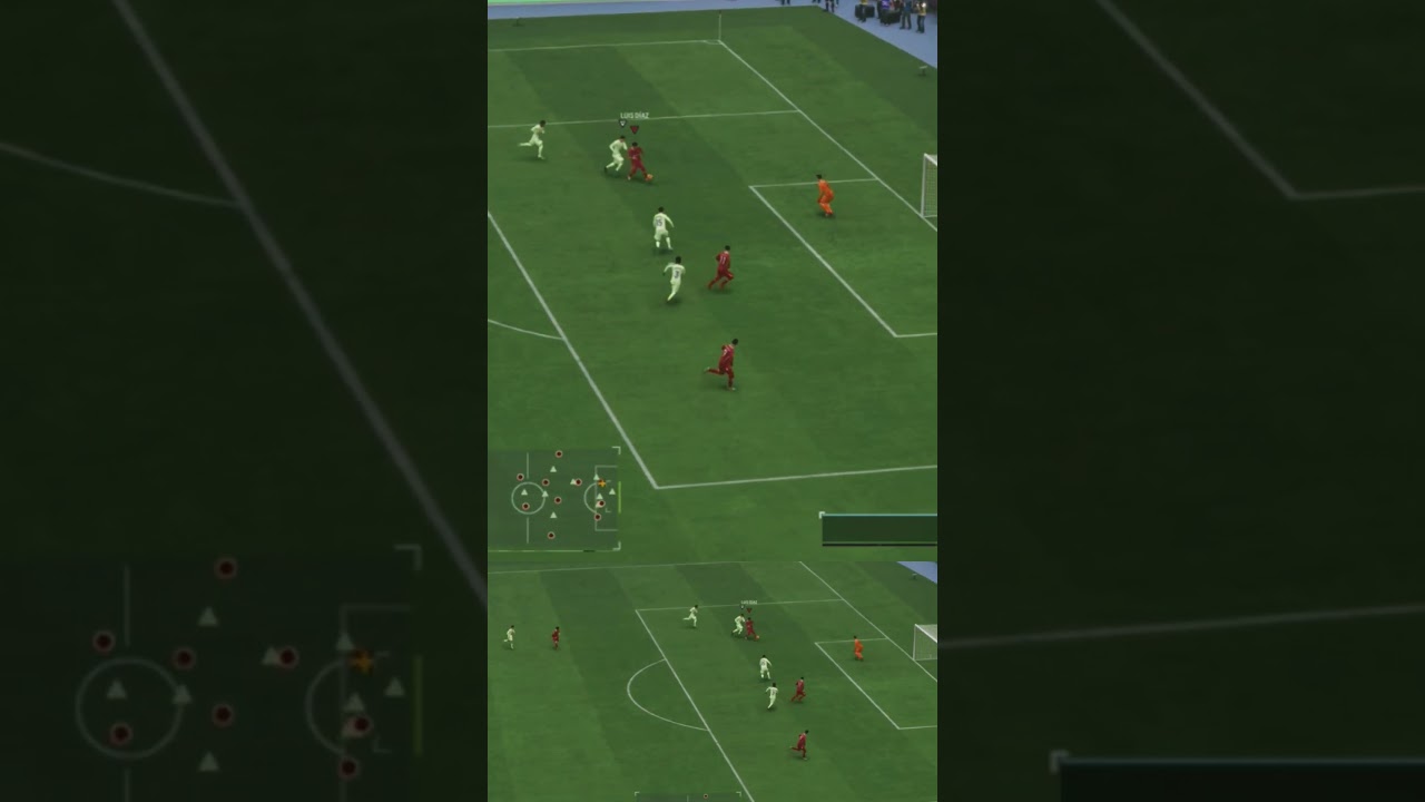 Fc 25 финт корпусом забегает за ворота 