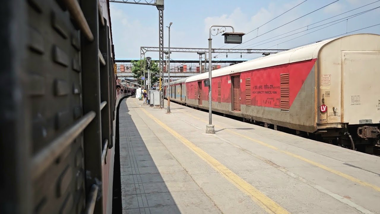Thiruvananthapuram New Delhi Kerala Express arriving Hazrat Nizamuddin !!