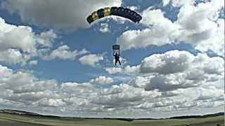 2012 LIVING - Skydive