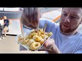 MINI DONUTS mit Vanillesauce essen auf dem Prater in Wien