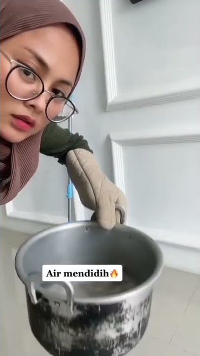 Trik ngepel pakai air panas cek ‼️udah coba trik ini? bener loh bikin jadi lebih keset gitu ☺️