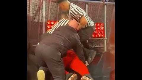 Seth Rollins Attacked By A Fan During Monday Night RAW