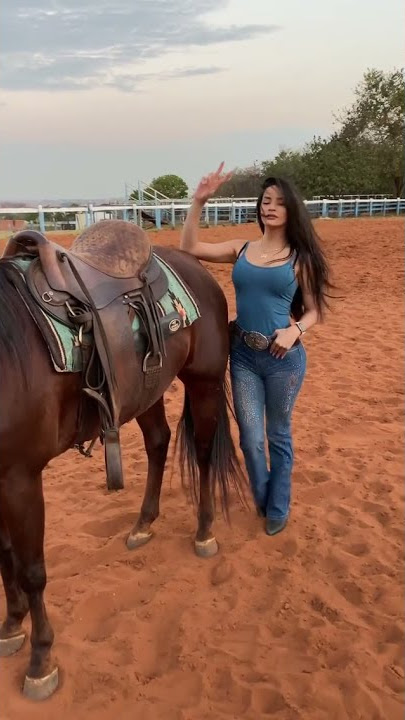 cewe cantik sexy jungkir balik di atas kuda 😍🐎 #shorts
