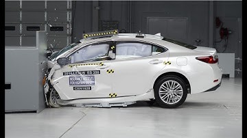 2016 Lexus ES 350 driver-side small overlap crash test (extended footage)