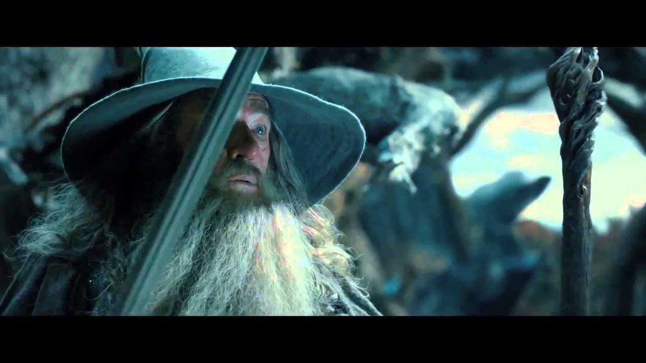 хоббит пустошь смауга. музей властелина колец. хоббит битва пустошь смауга. убегает гномы. хоббит с татуировкой дракона.