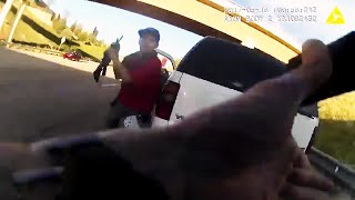رجل يهاجم شرطي أمريكي