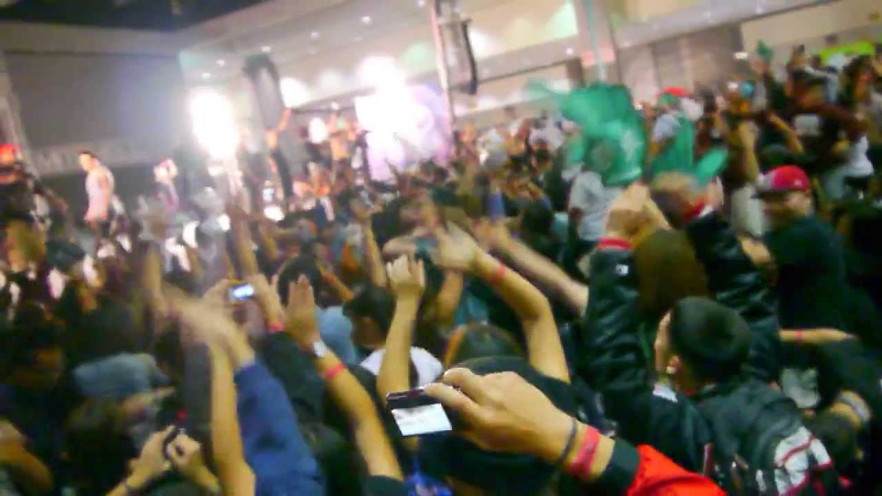 WORLDS LARGEST HARLEM SHAKE VIDEO 5000 + PEOPLE