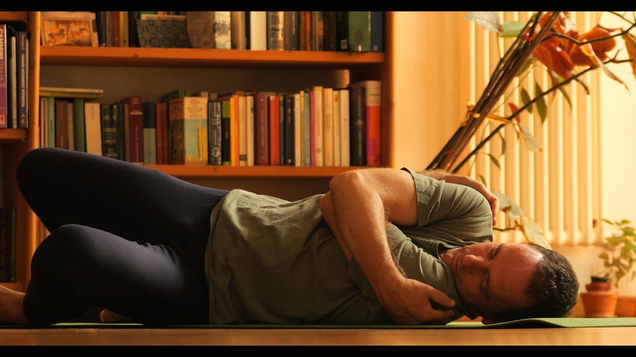 la colonna ruota come una spirale 2 autoabbraccio