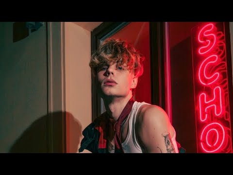 Guarda IAM Oskar - GODDAMN su YouTube Guarda IAM Oskar - GODDAMN su YouTube