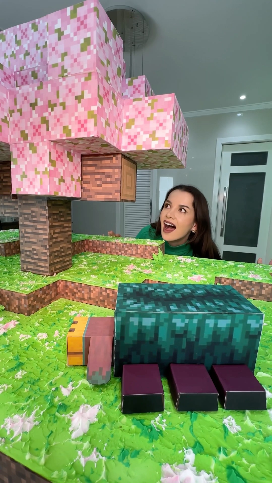 Quero todos que amam o Minecraft comentando aqui o que achou desse bolo.