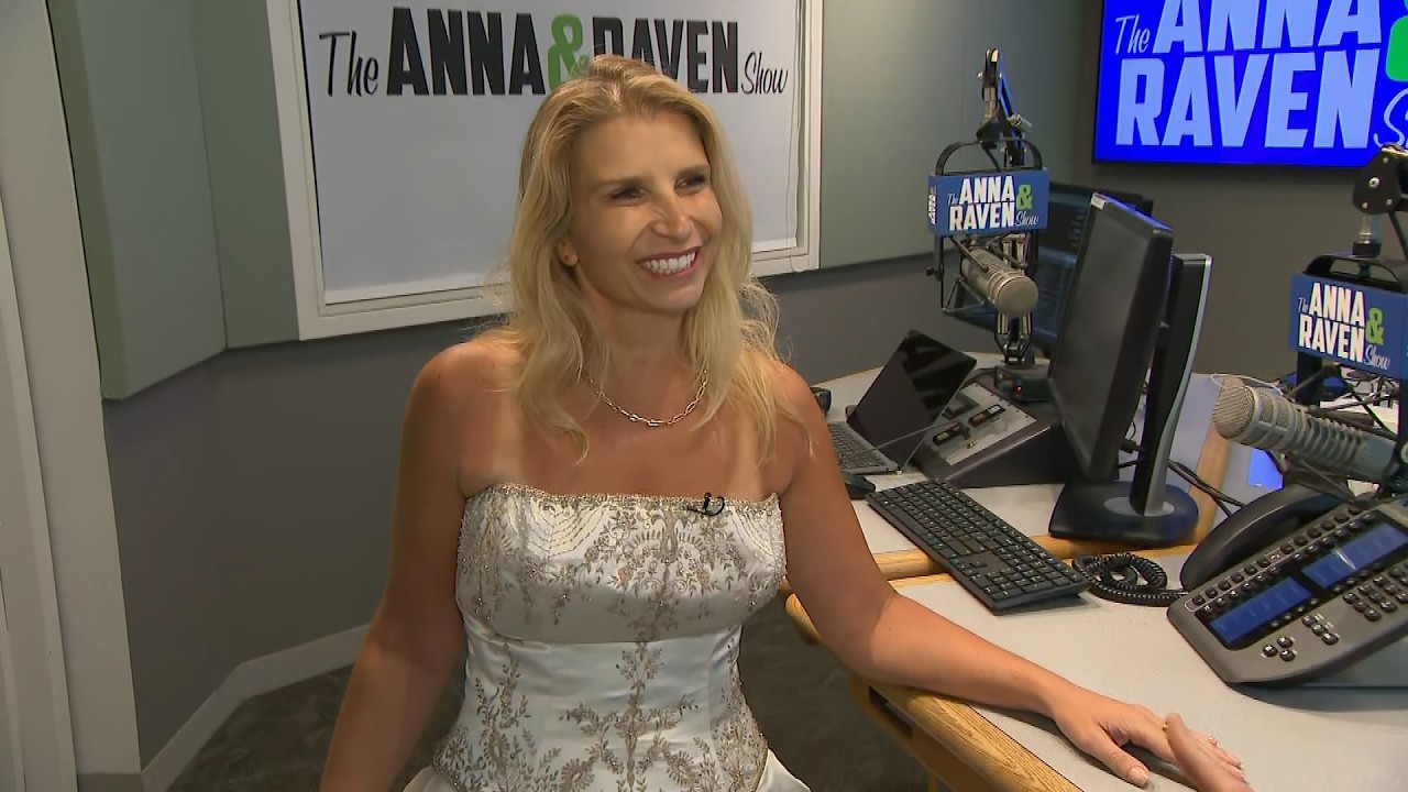 Woman Wears Her Wedding Dress To Work In Hopes Of Photo Release Of Taylor Swift's Wedding Gown
