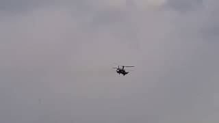 Ukrayna  zırhlı araçlarının Rus  Kuvvetleri Ka-52 saldırı helikopterleri tarafından imha edilmesi