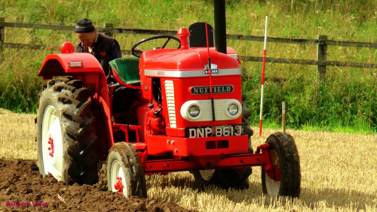 Ploughing with Vintage Tractors. YouTube