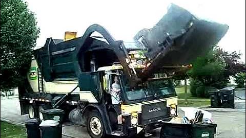 Garbage Truck Taking Play Set with Curotto Can II