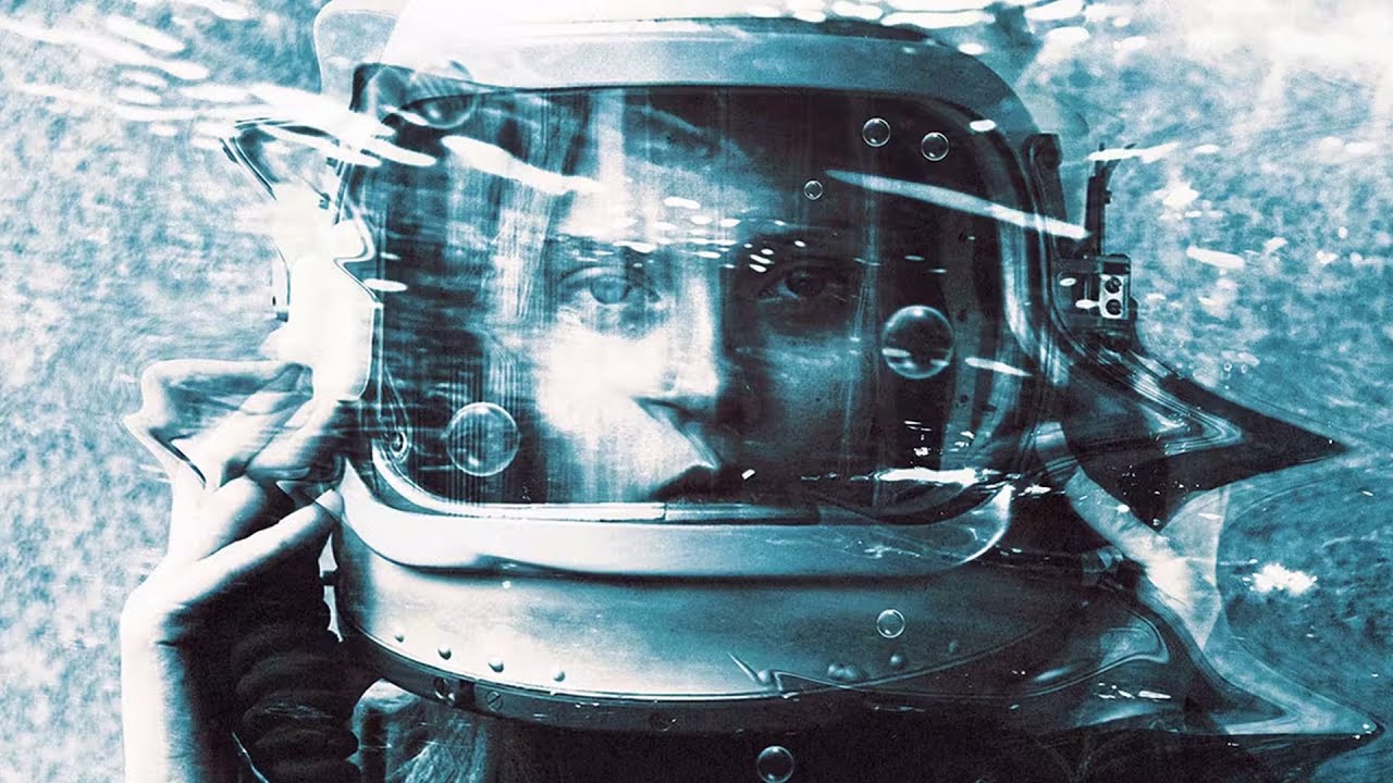 Create Underwater Photo Effect in Photoshop - Tutorial & Template