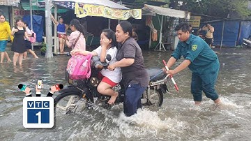 TPHCM: Người dân khổ sở vì triều cường