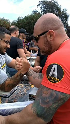 Arnold toproll Arm Wrestling