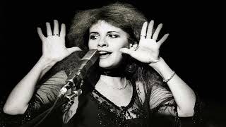 Fleetwood Mac - Rhiannon (GUITAR BACKING TRACK  w/VOICE)