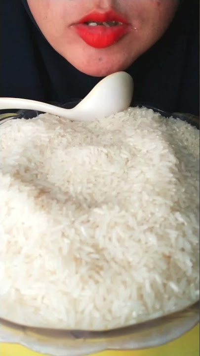 ASMR RAW RICE EATING SOUNDS | MAKAN BERAS MENTAH PAKAI CENTONG | 生ご飯を食べる | 밥을 먹다 | 吃生米 #shorts