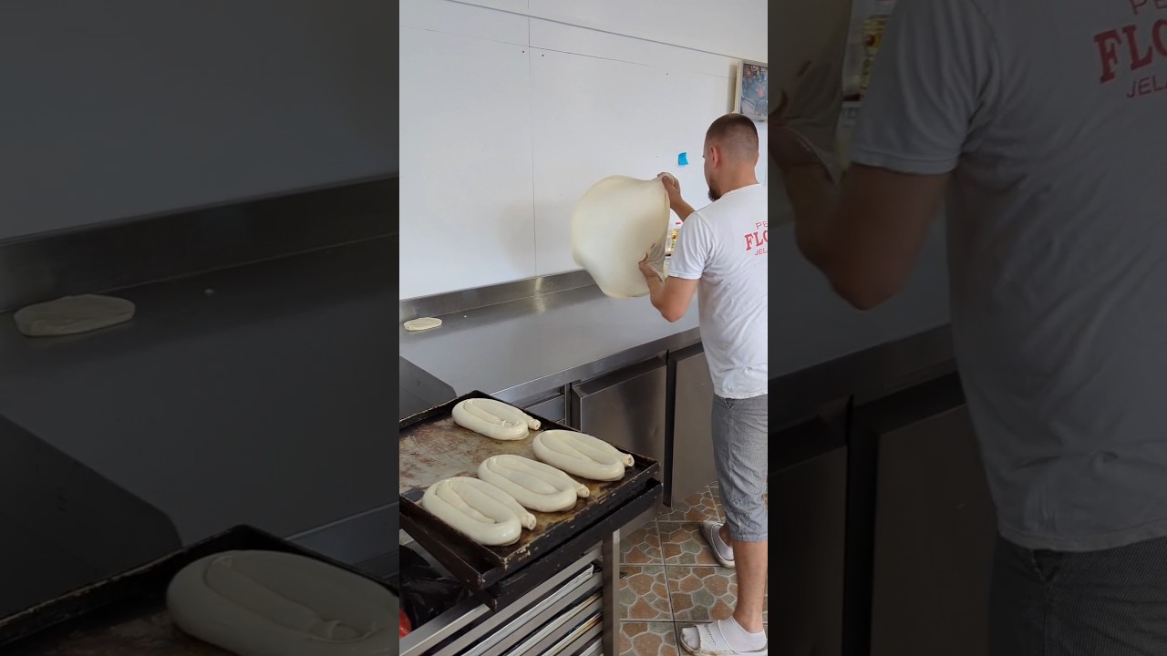 Самый лучший бурек на Балканах от лучшего Мастера (Flori Pek, Stanari, Bosnia). Очень вкусно. 