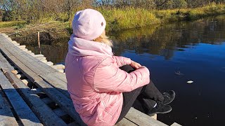картинка: Новые тропы в туристическом комплексе Малые Карелы. Мост из бочек и дерева.
