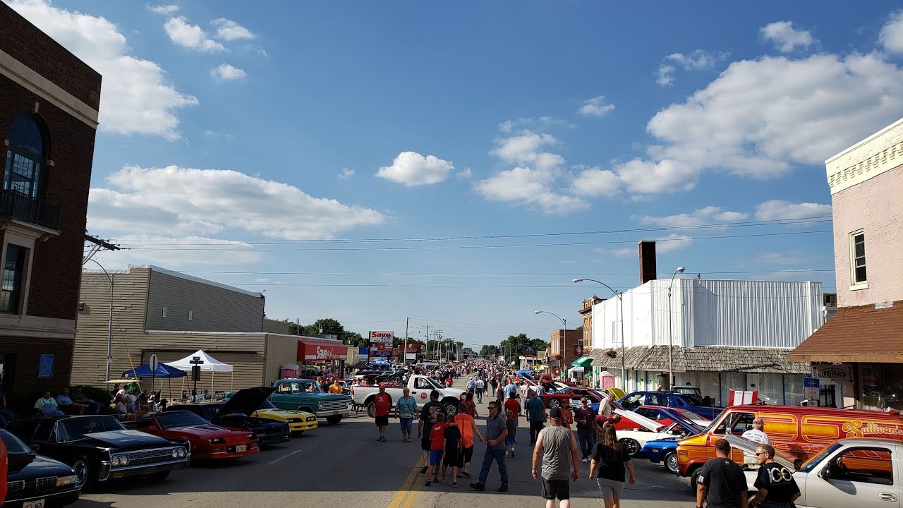 Cruise Night in The Maple City down town Monmouth, IL august 2019 YouTube