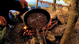 Варю каву з кульбаби, ловлю плітку, коптю, смажу. Знову на природі 24 години!