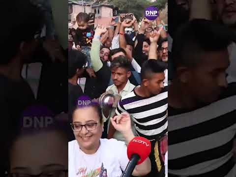 SRK fans celebrates Pathaan release with cake, check out their reaction  || DNP ENTERTAINMENT