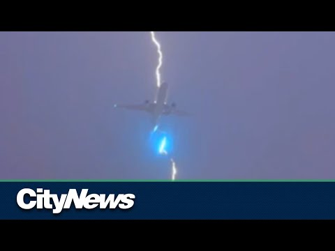 Video shows lightning striking plane shortly after taking off from YVR