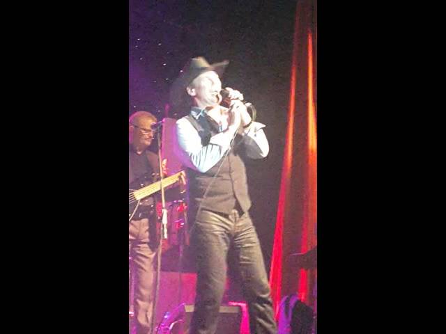 在 YouTube 上观看 Robert Mizzell:friends in low places live