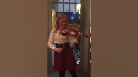 Thumbnail of Anna Serova plays the viola for Fronteversismo